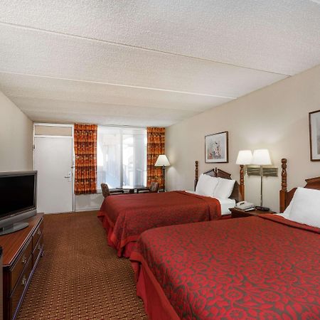 Days Inn By Wyndham Hurricane Mills Екстер'єр фото