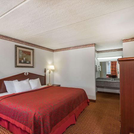 Days Inn By Wyndham Hurricane Mills Екстер'єр фото
