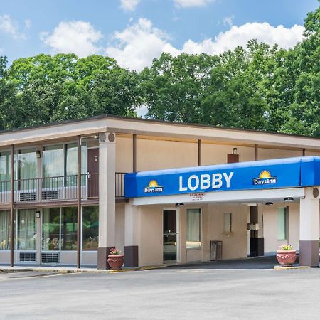 Days Inn By Wyndham Hurricane Mills Екстер'єр фото