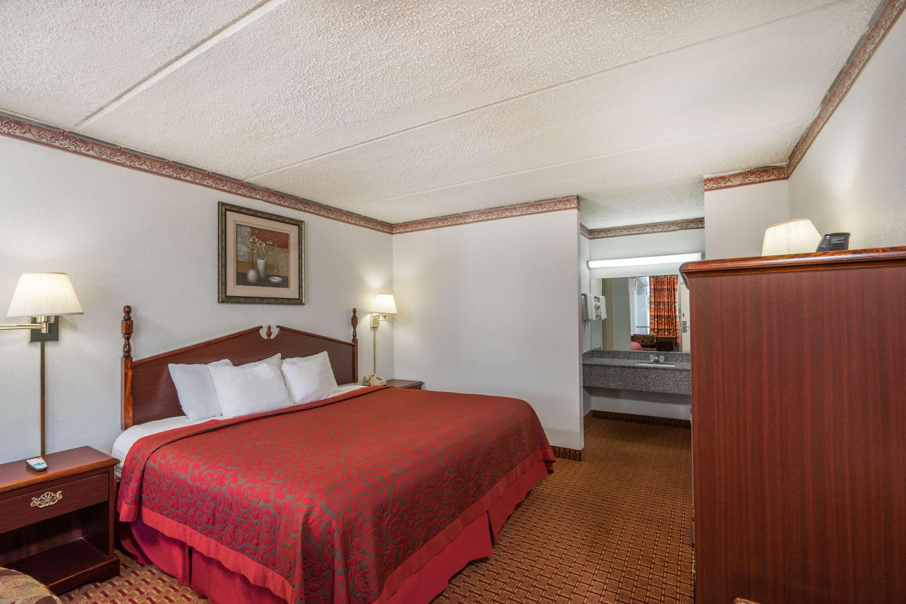 Days Inn By Wyndham Hurricane Mills Екстер'єр фото
