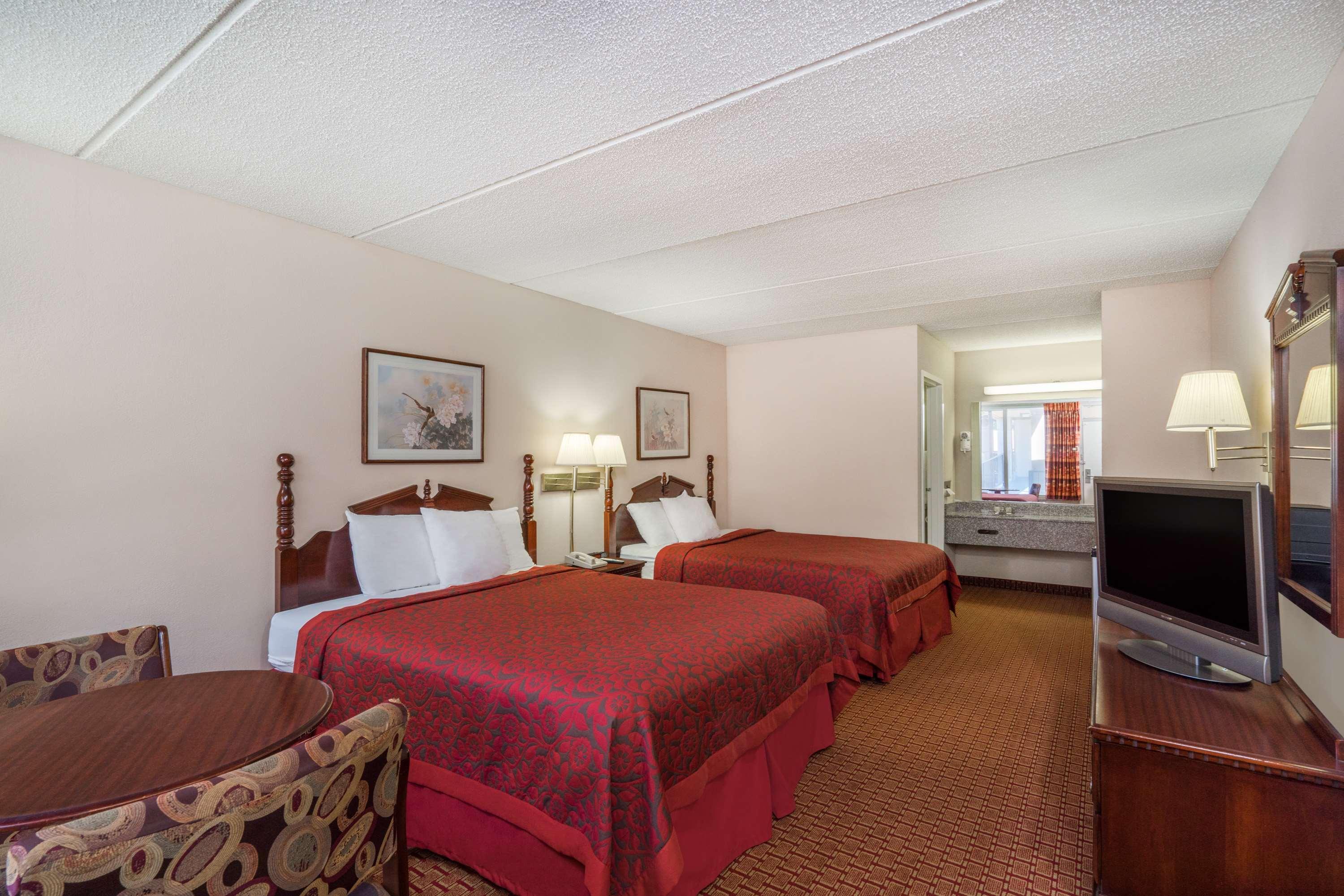 Days Inn By Wyndham Hurricane Mills Екстер'єр фото