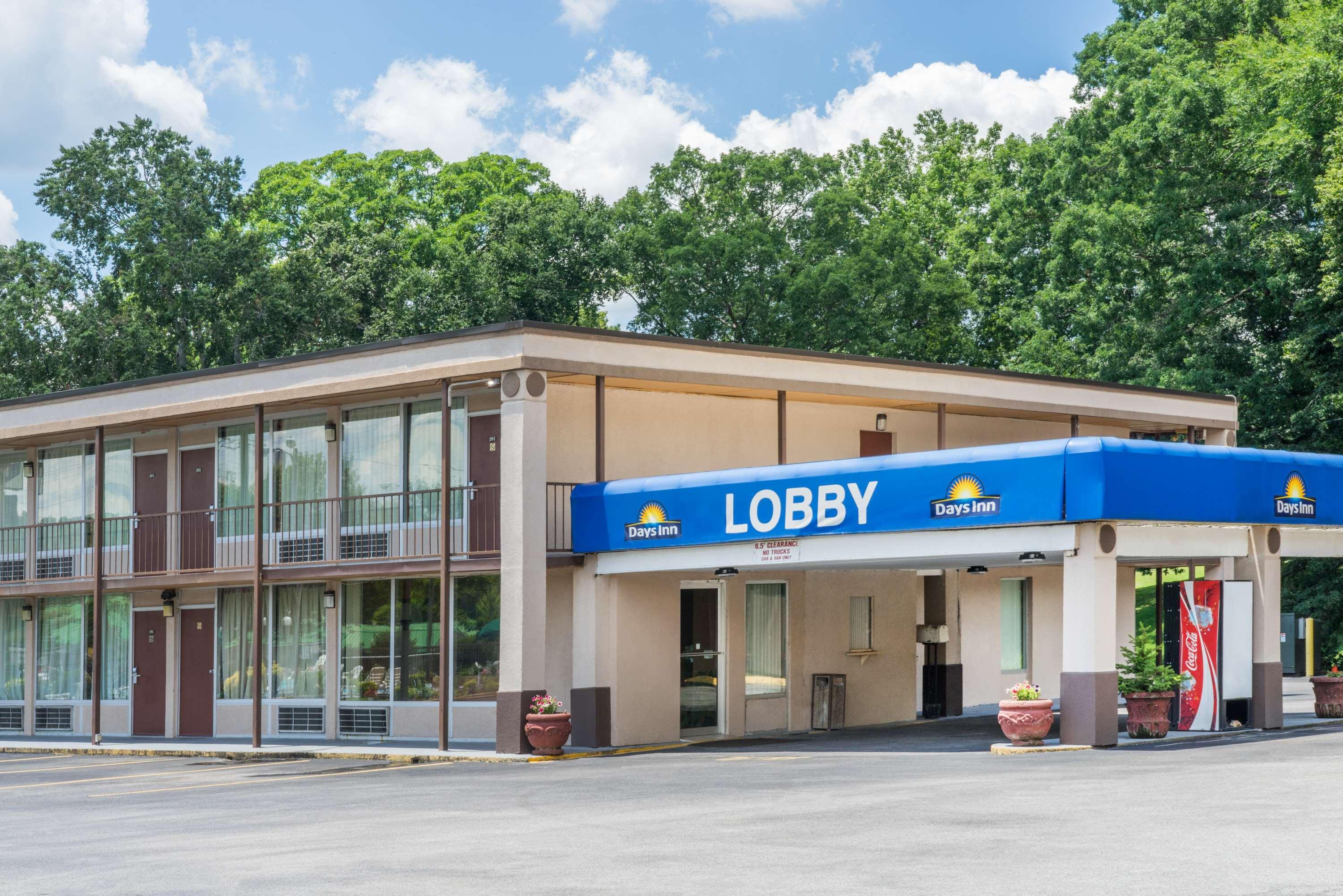 Days Inn By Wyndham Hurricane Mills Екстер'єр фото