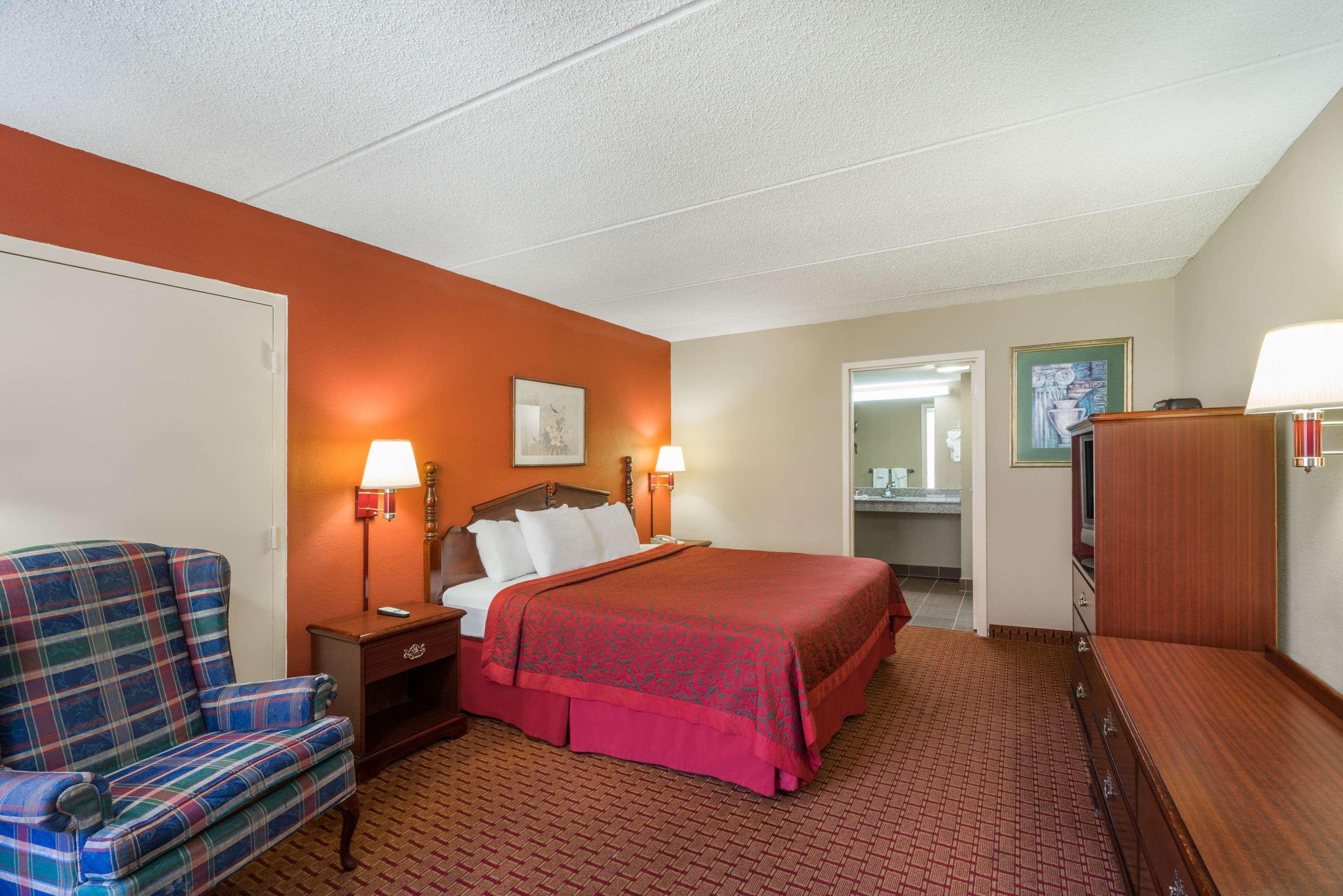 Days Inn By Wyndham Hurricane Mills Екстер'єр фото
